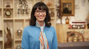 Das passiert ihr selten: Bares für Rares-Expertin verschätzt sich  gewaltig | STERN.de