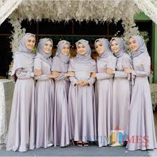 Supplier baju tangan pertama mulai bisnis pribadi anda dengan join reseller dropship inidia collection, online butik baju dan pakaian wanita. Inspirasi Model Baju Bridesmaid Hijab Yang Cantik Kekinian Jatim Times