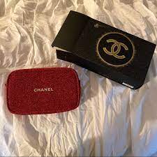 Chanel 2020 Holiday Makeup Crossbody Bag In 2021 Chanel Makeup Bag Chanel Cosmetic Bag Chanel