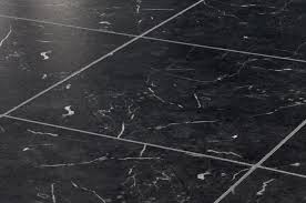 3 Ramuan Yang Bisa Bikin Lantai Keramik Berwarna Hitam Makin Berkilau