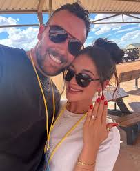 Caroline Muñoz has a nice ring to it 💍😍 Double tap to congratulate this  beautiful couple!!