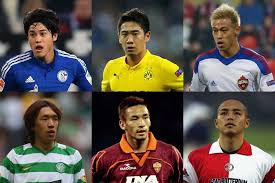 サッカー選手 （サッカーせんしゅ）とは、 サッカー において競技を実際に行う者のことである。 全世界では、約2億5000万人のサッカー選手が存在すると推定されている 。 æ¬§å·žã§æœ€ã‚‚æˆåŠŸã—ãŸæ—¥æœ¬äººé¸æ‰‹ã¯ Uefaå…¬å¼ãŒãƒ©ãƒ³ã‚­ãƒ³ã‚°ç™ºè¡¨ 1ä½ã‚'ç‹¬å ã—ãŸã®ã¯ ãƒ•ãƒƒãƒˆãƒœãƒ¼ãƒ«ã‚¾ãƒ¼ãƒ³