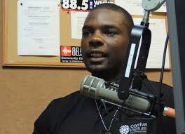 Bank employees call police