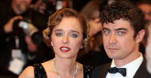 E anche riccardo scamarcio volta pagina. A Valeria Golino Non Basta Il Fidanzato Con 23 Anni Meno Con Scamarcio Non E Finita Consumatrici It