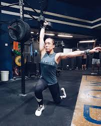 females in singapore who lift weights