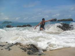Sangat Indah Dan Menyenangkan Bermain Ombak Di Pantai Ini Sebab Kita Dapat Bermain Ombak Yang De Photo De Watu Ulo Beach Jember Tripadvisor