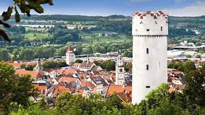 In the middle ages, it was an imperial free city and an important trading centre. Landkreis Ravensburg Einwohnerzahl So Viele Menschen Leben Im Landkreis Ravensburg Sudwest Presse Online