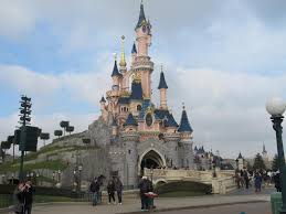 Pero las calles de paris esconden numerosos secretos. Disneyland Paris Aporta El 6 2 De Los Ingresos Turisticos De Francia Economia