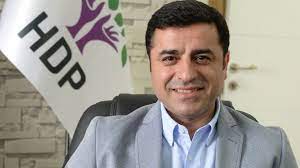 7 kardeş olan selahattin demirtaş evli ve 2 çocuk babasıdır. Selahattin Demirtas Kimdir Aslen Nerelidir Kac Yasindadir Neden Cezaevinde