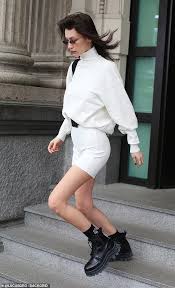 Shopstyle is a smart shopping platform where you can discover the latest fashion trends and shop from over 4,500 designer retailers from over 1,400 stores across the world. How To Wear Chelsea Boots According To 10 Super Trendy Celebs I Am Co Celebrity Street Style Celebrity Outfits Fashion Bella