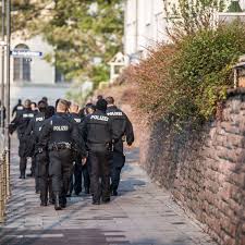 Eine gewaltige wasserfontäne stieg in die luft. Bombenentscharfung In Frankfurt Eine 500 Meter Sperrzone Wird Evakuiert Frankfurt