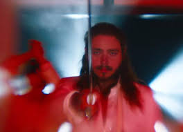 Hatte früher freunde, habe jetzt feinde (ooh) habe sie früher in meiner nähe gehabt, jetzt sind sie für mich gestorben (damn) hatte früher freunde, habe jetzt feinde (ooh) feinde, yeah es ist so traurig. Musikvideo Post Malone Feat 21 Savage Rockstar