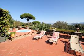 Fronte mare in vendita, castiglione della pescaia.villetta a schiera disposta su due livelli con giardino privato e accesso diretto sul mare. Case E Appartamenti In Vendita A Castiglione Della Pescaia Cambiocasa It