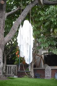 Halloween yard decorations for thе creepiest setting possible! Diy Halloween Decorations 21 Spooky Decorations Alpha Ragas