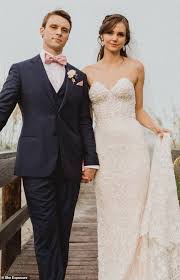 Actress jennifer morrison and actor jesse spencer, who costar on fox's hit medical drama house, became engaged over the holidays in paris, people has learned. Neighbours Actor Jesse Spencer Marries With His Girlfriend In Secret Wedding Daily Mail Online