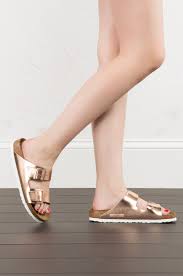 Birkenstock Arizona Rose Gold Sandals Birkenstock Arizona Soft Footbed In Metallic Copper Get The Look At Www Shopakira Com Shopakira Birkenstock Birkenstock Metallic Shoes Rose Gold Sandals