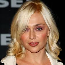 Uno dei tagli di capelli donna che ringiovaniscono le donne in età adulta è l’elegante taglio di capelli gavroche. Capelli I 10 Tagli Che Ti Ringiovaniscono