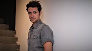 Η σπάνια εξομολόγησή του για τη σύντροφό του (video). Orfeas Aygoystidhs H Aristeia Stegnwnei Toys An8rwpoys To Koyti Ths Pandwras