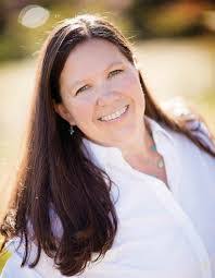 Lisa Kinzel's Instagram, Twitter & Facebook