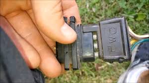 The circuits are for left and right brake lights and running lights. Ford F 150 4 Pin Trailer Wiring Plug Connector Is Too Short Youtube