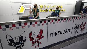 Dans la grèce antique, les jeux olympiques sont des compétitions athlétiques, hippiques et de lutte qui honorent zeus, divinité suprême de la religion grecque.ils sont organisés tous les quatre ans à olympie depuis 776 av. Jo De Tokyo Les Premieres Sportives Olympiques Sont Arrivees Au Japon Eurosport