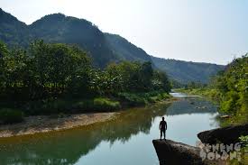 Desa yang dimaksud adalah desa wisata sriharjo, yang terletak di kecamatan imogiri. Wisata Daerah Imogiri Bantul