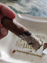 PDR Abe Flores El criolloto Half Corona (+Short review) :  r/EveryDayIsCigarDay