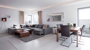 Fra i suggerimenti da tenere presenti rientra la possibilità se lo si desidera, di creare un open space tra salotto e cucina. Sala Da Pranzo E Salotto Insieme Cosa Fare Se Lo Spazio E Poco