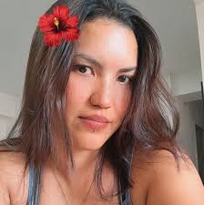 La oscuridad no es ausencia de luz… es el estado natural del universo. Las  estrellas, planetas y galaxias son apenas destellos aislados en un océano  infinito de noche. 🌌✨ Y lo más