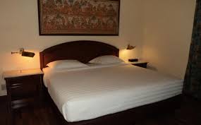 Kamar yang agak sempit, dengan kasur lantai yang kecil, mungkin nomber 3. Hotel Di Tulungagung Promo Hotel Murah Di Tulungagung Mulai Dari 100 Ribuan