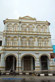 Melalui twitter, seorang lelaki berkongsi tentang sejarah pekan yang diberi nama papan, perak. Discover Perak Ipoh Heritage And Mural Art Trail
