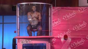 Michael Strahan Gets Dunked - YouTube