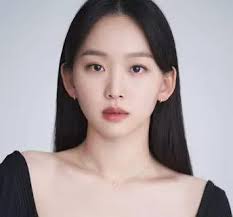 Decided to watch The Secret Life of my Secretary, looking for little  romance after the heavy stuff I have been watching. With Kim Young-kwang  and Jin Ki-joo I wasn't disappointed. It was