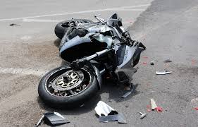 Πριν από λίγη ώρα δύο ι.χ. Tragwdia Sthn Korin8o Nearos Motosikletisths Skotw8hke Se Troxaio News Gr