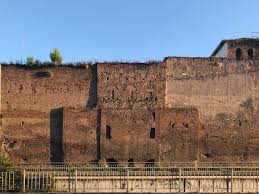 Look through examples of servianische mauer translation in sentences, listen to pronunciation and learn grammar. Porta Praetoriana Karte Rom Italien Mapcarta