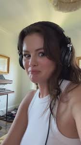 Alejandro Sanz comparte esta foto junto a su pequeña hija Alma💖 CC:  @alejandrosanz