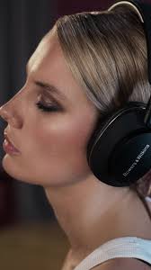 Throwback to when we walked in slow mo around the studio with Bowers &  Wilkins #bowerswilkins #HearTrue #Px7S2