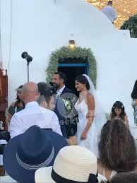 Όλες οι ειδήσεις, τα τελευταία νέα και η επικαιρότητα από το πιο αποκαλυπτικό ειδησεογραφικό site. Gossip2gossip Gamos Mpompa Tanimanidh Fanera Sygkinhmenh H Xristina To Entypwsiako Nyfiko Poy Magnhtise Ola Ta Blemmata