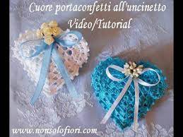 Le piastrelle a uncinetto sono rilassanti e divertenti da fare! Cuore Portaconfetti All Uncinetto Crochet Heart Favor Bag Youtube