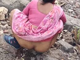 Big Ass Aunty Peeing-Natural & Naughty