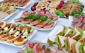 холодные закуски как накрыть стол на день рождения дешево и вкусно Kak Prigotovit Zakuski Dlya Fursheta Na Rabote Nedorogo I Vkusno Domashnie Recepty