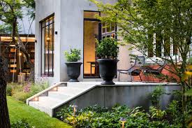 A Heritage Home Gets Modern Outdoor Entertaining Spaces And Gardens Outdoor Entertaining Spaces Modern Outdoor Backyard Design