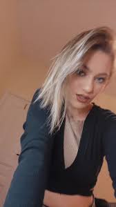 Daniela Ardelean (@ela.danielaaa)