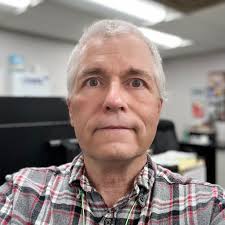 Machinist refuses to wear gloves due to safety concerns