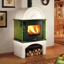 Riscaldamento legna pellet e combinato. Piazzetta Mom This Stubotto Combines The Glossy Finish Of Hand Finished Majolica With Refined Decorations Stufe A Legna Legno Stufa