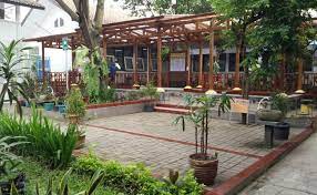 Nivel lekaki yang tak terlihat kaya : Taman Sekolah Unik