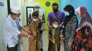 Klinik hukumonline tidak dapat digugat maupun dituntut atas segala pernyataan, kekeliruan, ketidaktepatan atau kekurangan dalam setiap konten yang disampaikan dalam klinik hukumonline. Keluarga Asnaf Terharu Terima Bantuan Khatan Anak