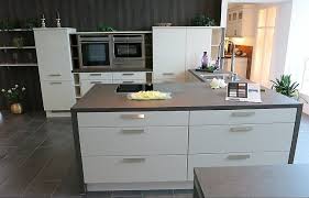 Küche & raum planegg ist ein küchenfachmarkt aus bayern in deutschland. Nobilia Musterkuche Magnolie Hochglanz Lack Ausstellungskuche In Munchen Von Kuchentreff Munchen Freiham Gmbh Co Kuche Magnolie Kuche Hochglanz Musterkuchen