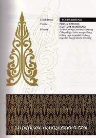 Awan larat ini corak yang paling dimuliakan dalam apresiasi seni ukir melayu klasik. Awan Larat Maksud