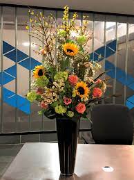 Larger designs are ideal as a focal element on your sofa table, mantle, and your office reception counter. Fresh Cut Flower Arrangements For Your Office Or Home Windowflowers